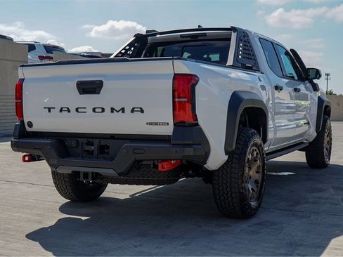 Used 2025 Toyota Tacoma TRD Sport image 8