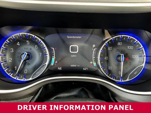 Used 2024 Chrysler Pacifica Touring-L image 14