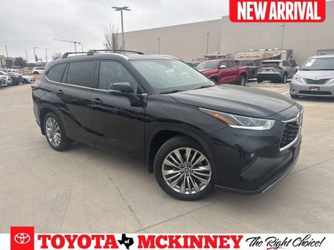 Used 2024 Toyota Highlander Platinum image 1