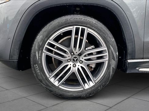 Used 2023 Mercedes-Benz GLS 450 4MATIC image 10