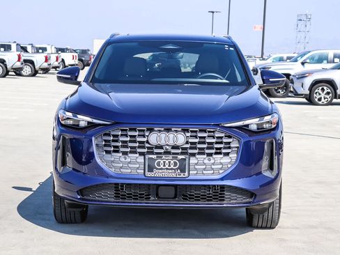 Used 2025 Audi Q5 Premium w/ Convenience Package AWD/4WD image 2