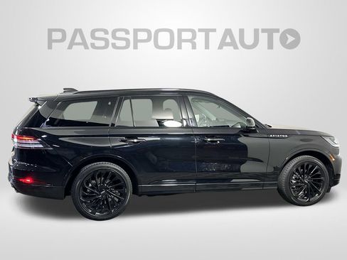 Used 2025 Lincoln Aviator Reserve w/ Equipment Group 201A image 3