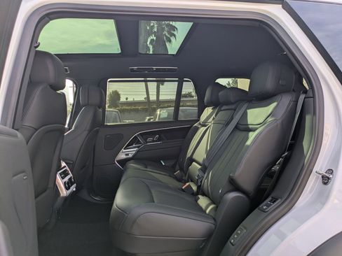 New 2026 Land Rover Range Rover Long Wheelbase SE image 25