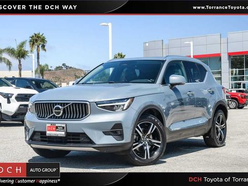 Used 2023 Volvo XC40 B5 Plus AWD/4WD image 1