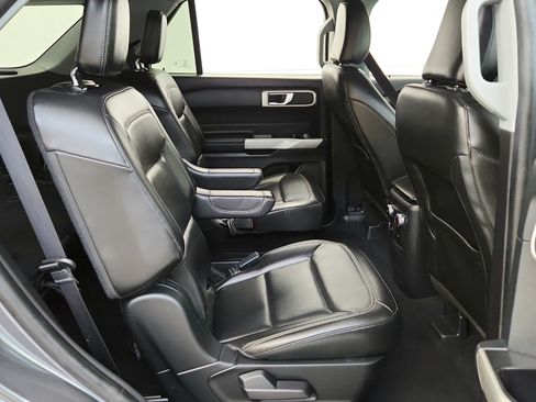 Used 2022 Ford Explorer XLT w/ Equipment Group 202A AWD/4WD image 31