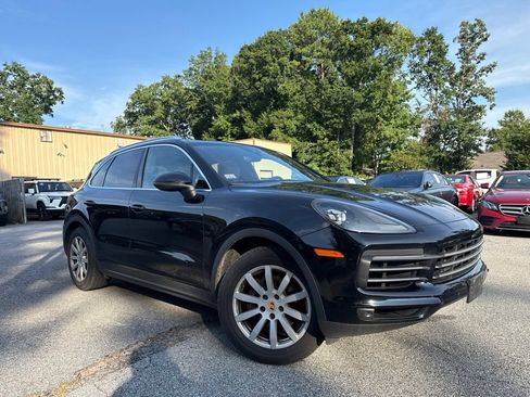 Used 2019 Porsche Cayenne AWD/4WD image 2