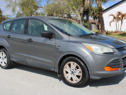 Used 2014 Ford Escape S image 9