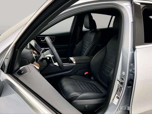 Used 2026 Mercedes-Benz GLC 300 4MATIC w/ AMG Line image 8