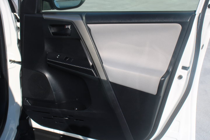 Used 2015 Toyota RAV4 LE FWD image 18