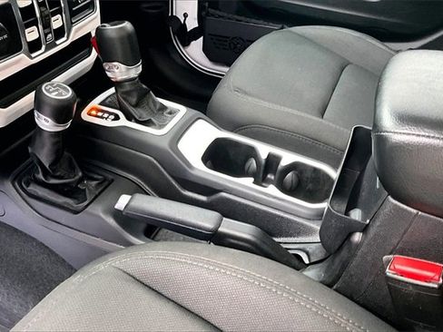 Used 2021 Jeep Gladiator Sport image 17