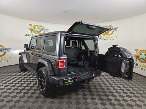 Used 2021 Jeep Wrangler Unlimited Sahara w/ Dual Top Group AWD/4WD image 33