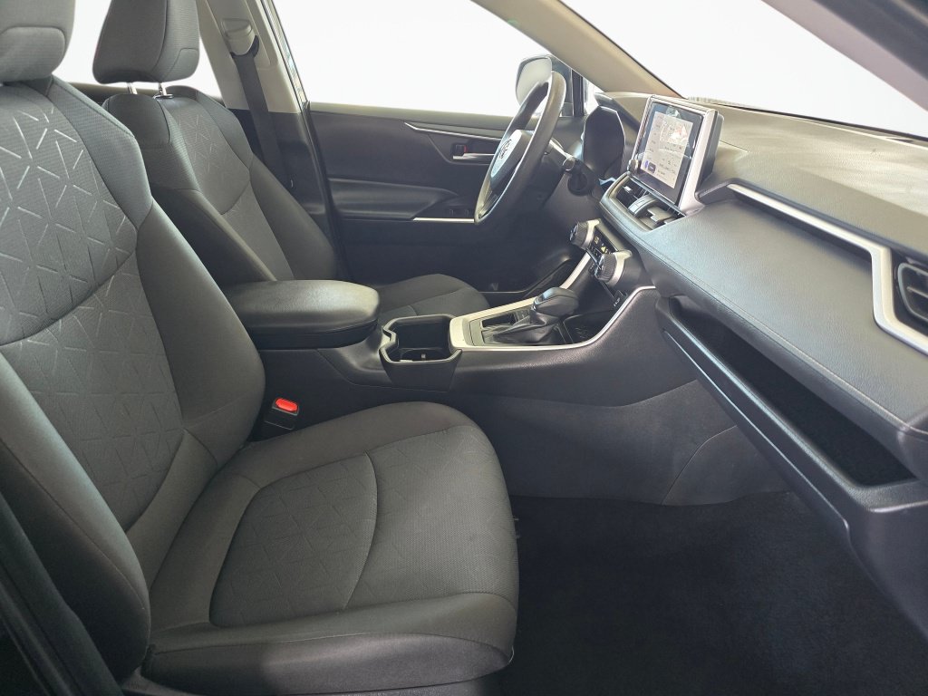 Certified 2025 Toyota RAV4 XLE FWD image 41