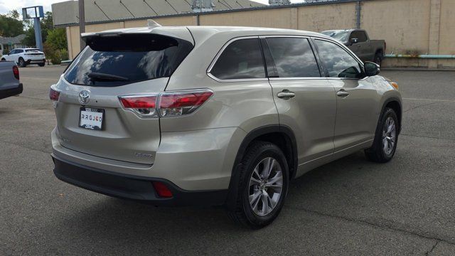 Used 2014 Toyota Highlander Plus AWD/4WD image 9