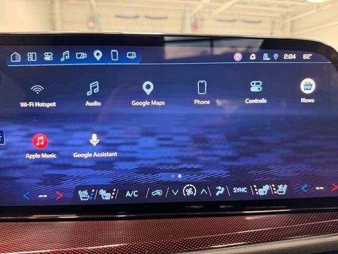 Used 2025 Chevrolet Traverse RS AWD/4WD image 40