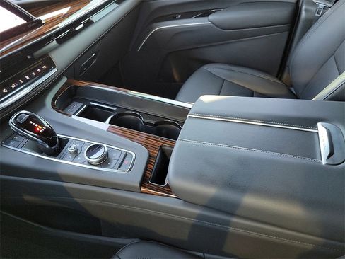 Used 2022 Cadillac Escalade ESV Luxury image 25