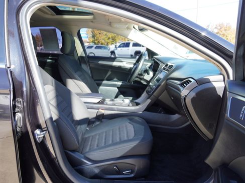 Used 2019 Ford Fusion SE image 26