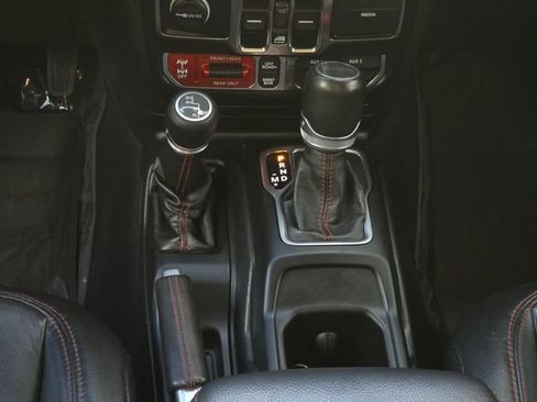 Used 2020 Jeep Gladiator Rubicon AWD/4WD image 23