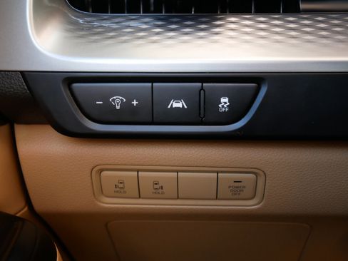 Certified 2024 Kia Carnival LX image 25