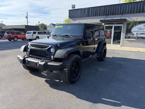 Used 2018 Jeep Wrangler Unlimited Sport S AWD/4WD image 2
