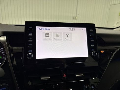 Used 2022 Toyota Camry XLE image 14