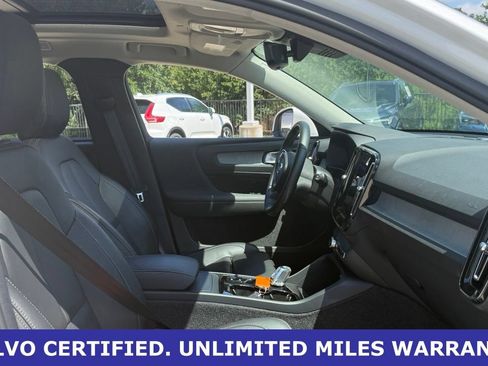 Certified 2025 Volvo XC40 B5 Plus AWD/4WD image 9