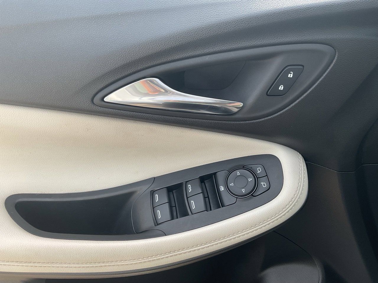 Used 2024 Buick Encore GX Sport Touring FWD image 19