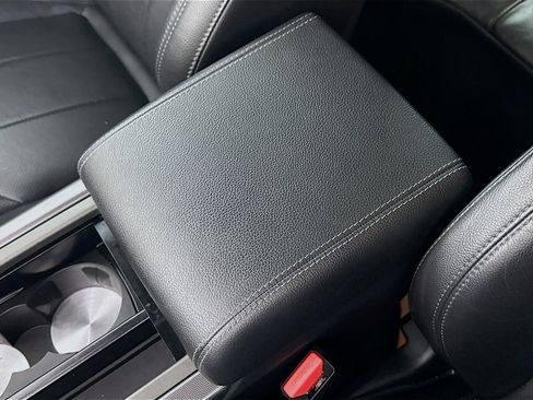 Used 2019 Land Rover Range Rover Evoque SE image 18