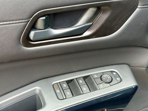 New 2025 Nissan Pathfinder SV w/ Black Appearance Package image 18