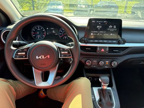 Certified 2023 Kia Forte LXS w/ LXS Technology Package FWD image 8