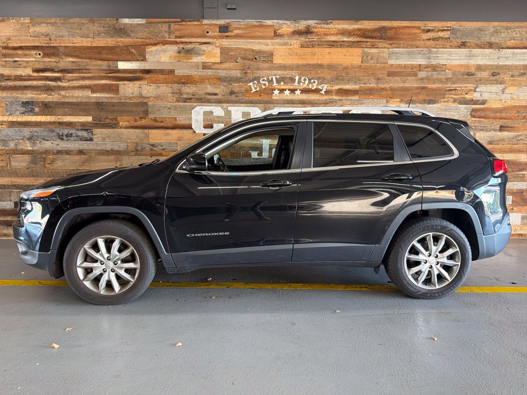 Used 2018 Jeep Cherokee Limited AWD/4WD image 25