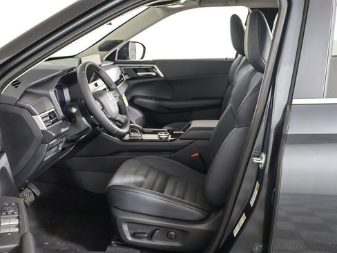 New 2025 Mitsubishi Outlander SE image 29