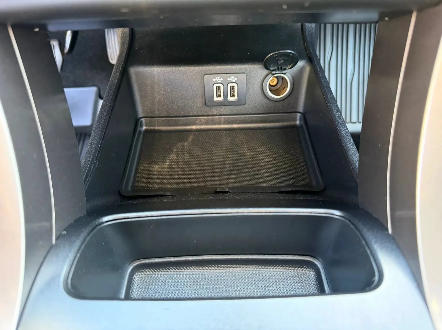 Used 2019 Ford Fusion SE FWD image 25