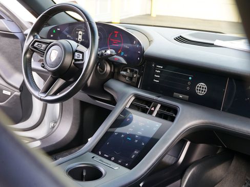 Used 2021 Porsche Taycan 4S image 24