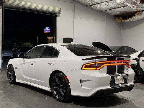 Used 2019 Dodge Charger Scat Pack w/ Plus Group image 2