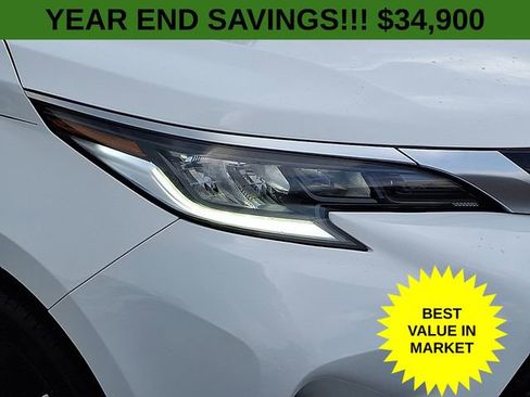 Used 2023 Toyota Sienna XSE image 10