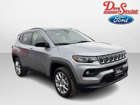 Used 2022 Jeep Compass Latitude image 4