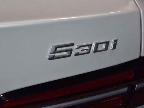 New 2026 BMW 530i xDrive w/ Executive Package image 22