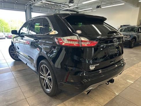 Used 2019 Ford Edge Titanium w/ Equipment Group 301A AWD/4WD image 12