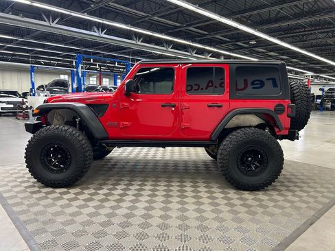 Used 2023 Jeep Wrangler Unlimited Rubicon AWD/4WD image 6