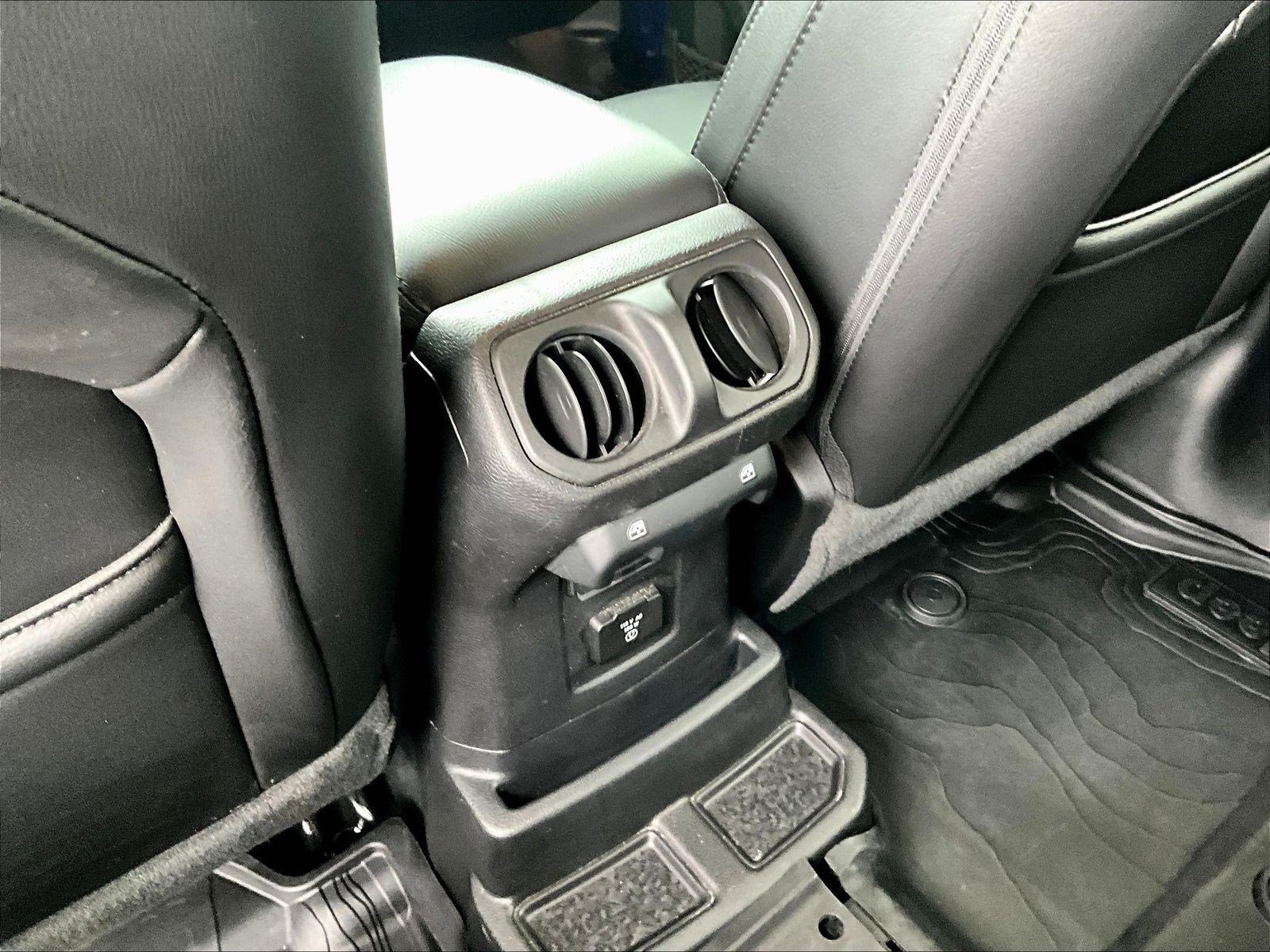 Used 2020 Jeep Wrangler Unlimited Sahara AWD/4WD image 16