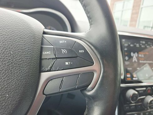 Used 2020 Jeep Grand Cherokee Altitude image 22