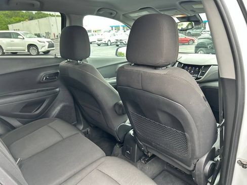 Used 2020 Chevrolet Trax LT FWD image 37