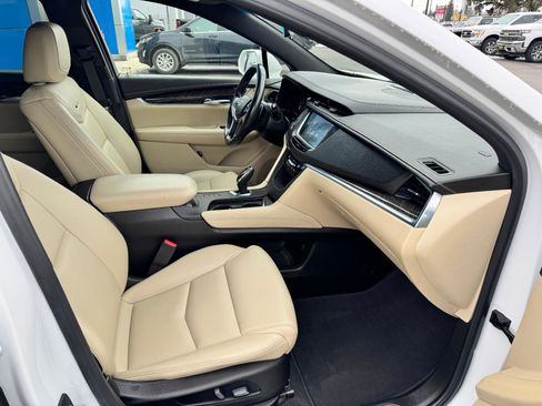 Used 2019 Cadillac XT5 AWD image 18