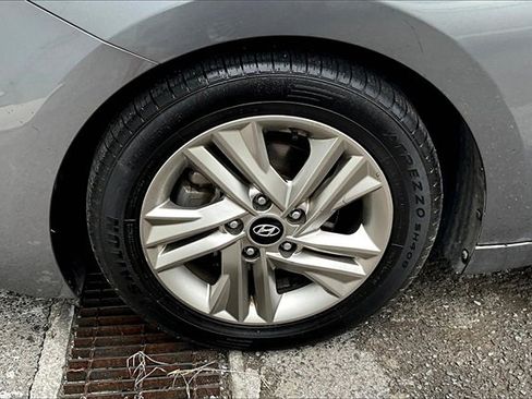 Used 2019 Hyundai Elantra SEL image 8