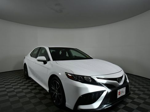 Used 2023 Toyota Camry SE image 8
