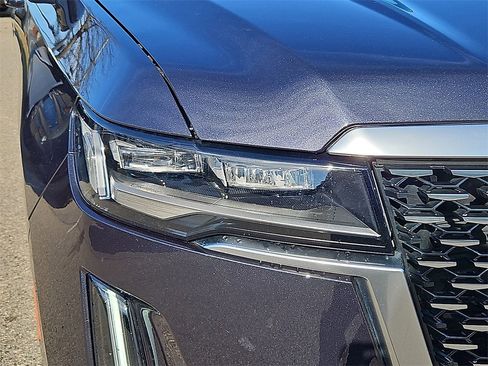 Used 2022 Cadillac Escalade Premium Luxury image 11