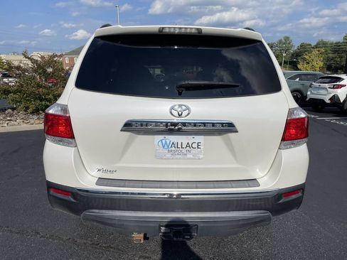 Used 2011 Toyota Highlander Limited w/ Tow Pkg FWD image 5