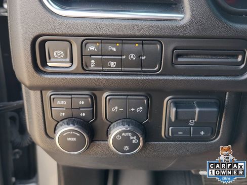 Used 2024 Chevrolet Suburban RST w/ Luxury Package image 28