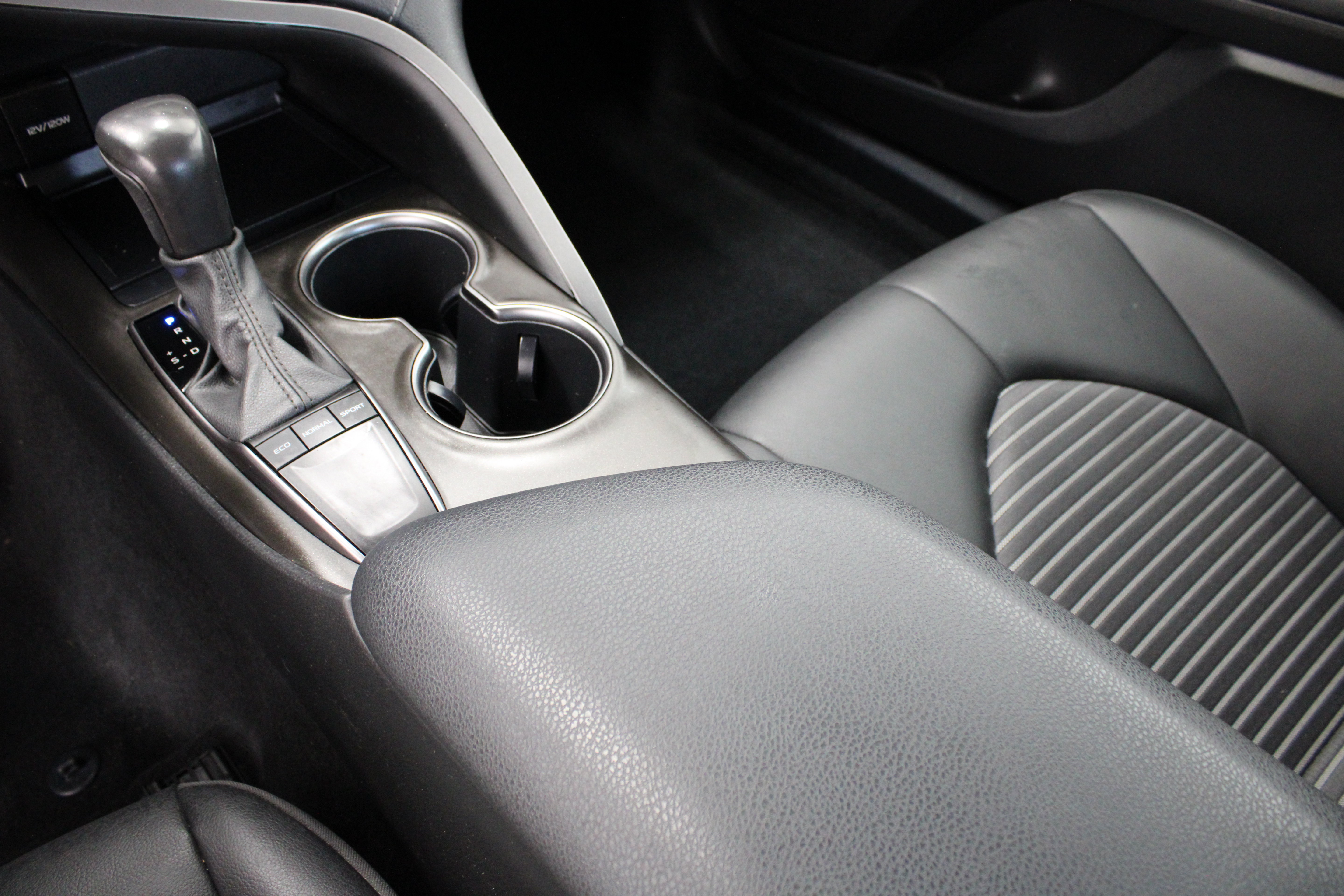 Used 2023 Toyota Camry SE FWD image 17