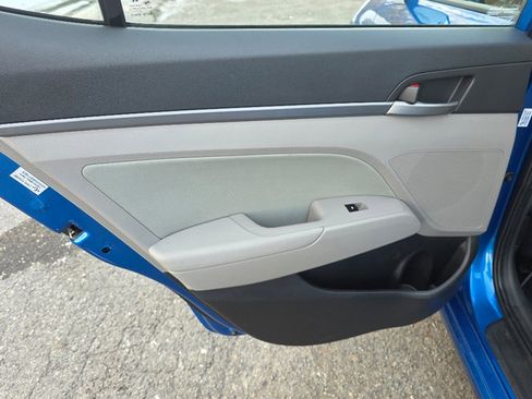 Used 2017 Hyundai Elantra SE image 27